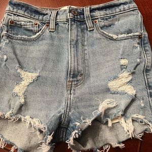 ABERCROMBIE HIGH RISE MOM DENIM SHORT. SIZE 24.